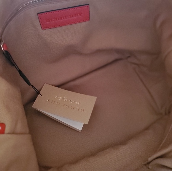Burberry - Picture 1 of 5
